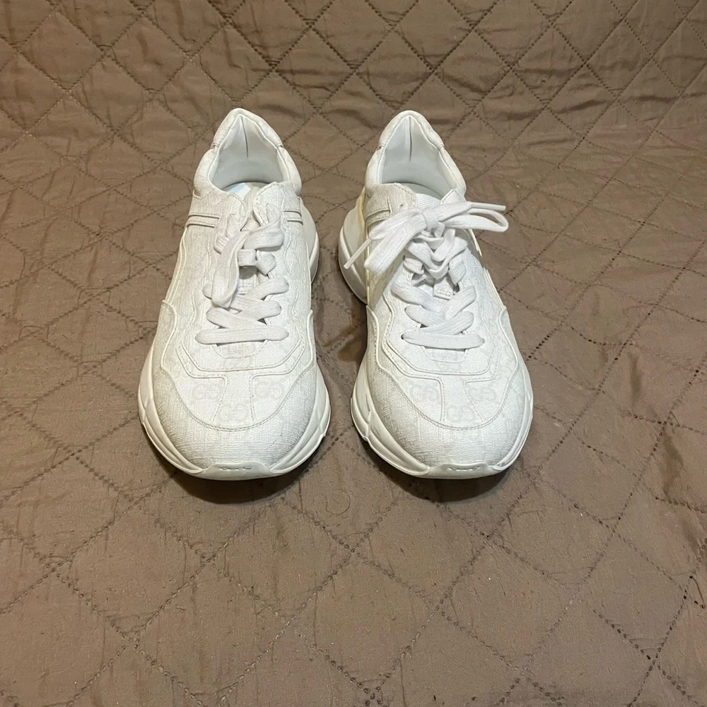 Authentic Gucci White GG Supreme Canvas Rhyton Sneakers - Picture 3 of 13